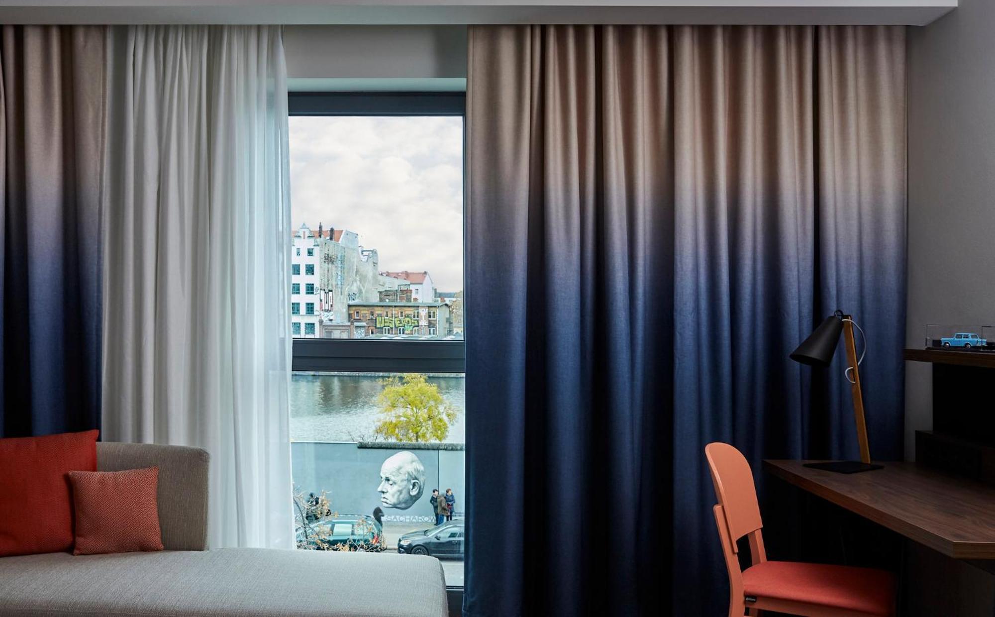 Hotel Indigo Berlin - East Side Gallery Ngoại thất bức ảnh